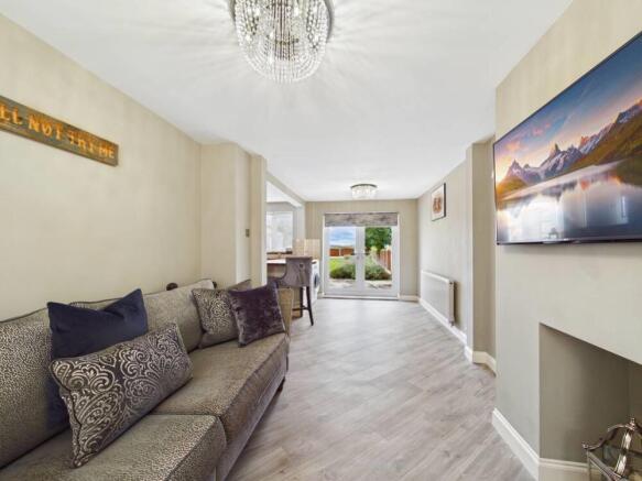 CAM01738G0-PR0165-STILL013-thumbnail-h750-70