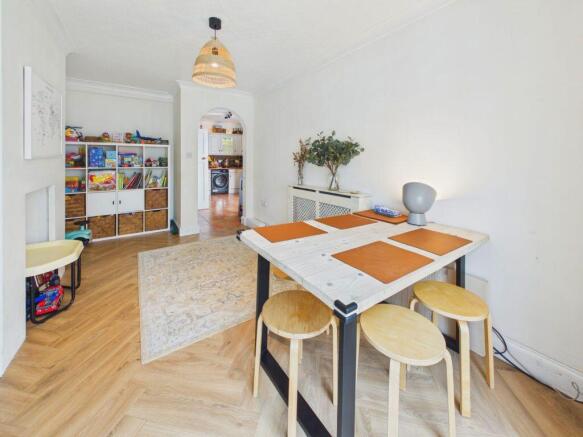 4 bed Semi-Detached for sale Image 9