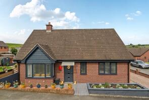 5 Brambles, Hawthorn Drive, Llandyssil, Montgomery SY15 6LX