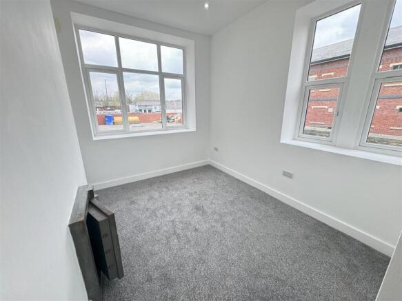 3 bed Apartment to rent Image 10