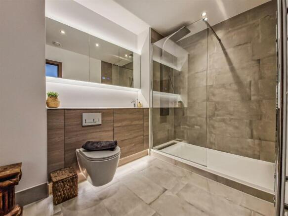 en suite shower room-w.c