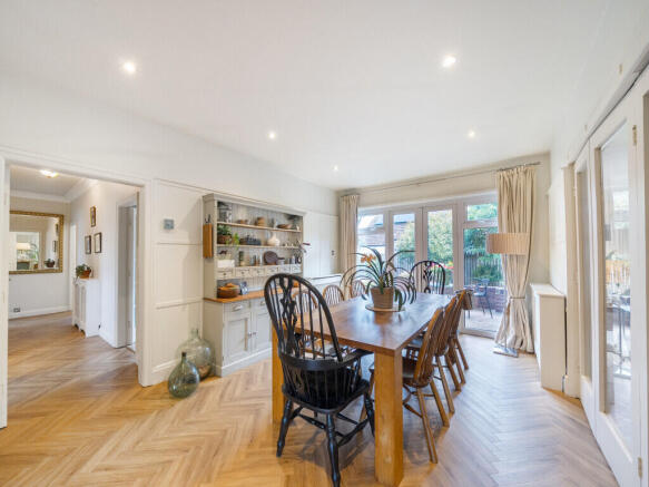 4 bed Detached for sale Image 9