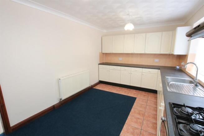 LARGE DINING KITCHEN