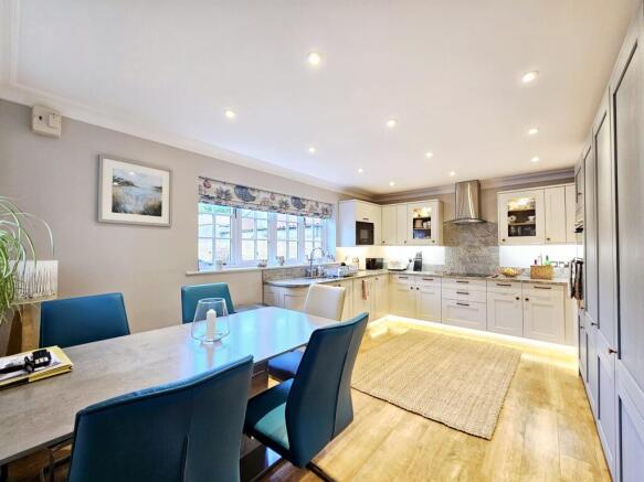 3 bed Detached for sale Image 4