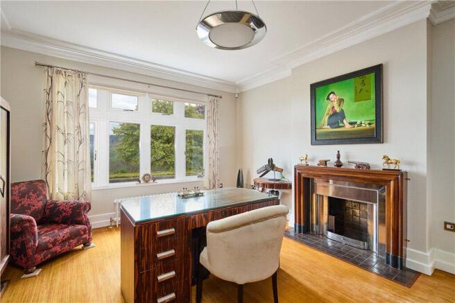 5 bed Detached for sale Image 8
