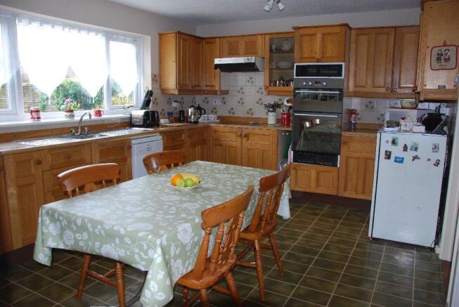 KITCHEN/BREAKFAST RO
