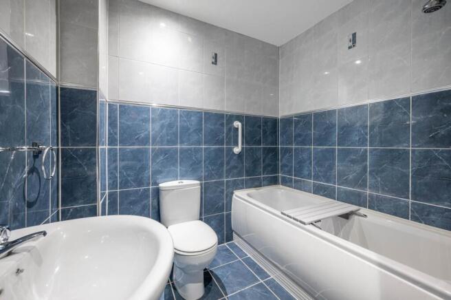 Bathroom 2.jpg