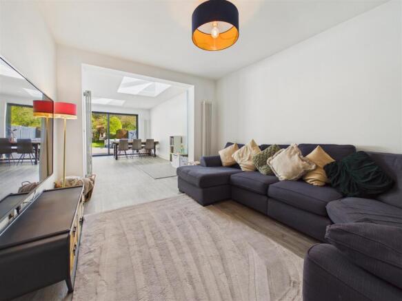 4 bed Semi-Detached for sale Image 4