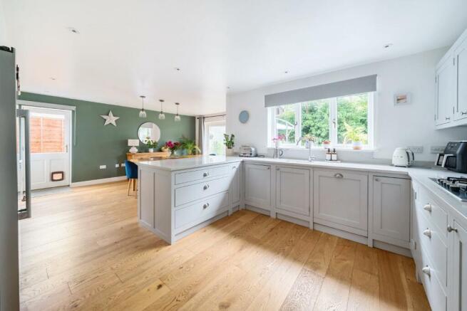 kitchen 2.jpg