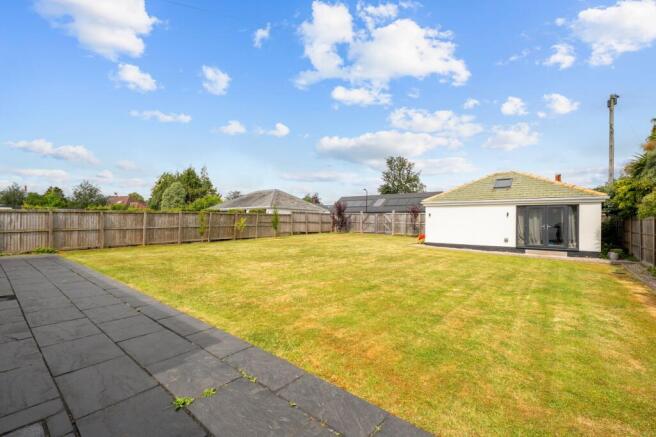 5 bed Detached for sale Image 8