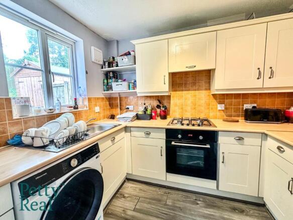 3 bed Semi-Detached for sale Image 10