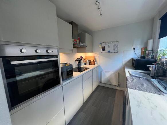 Kitchen 2.jpg