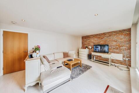 Basin Approach, London, E16