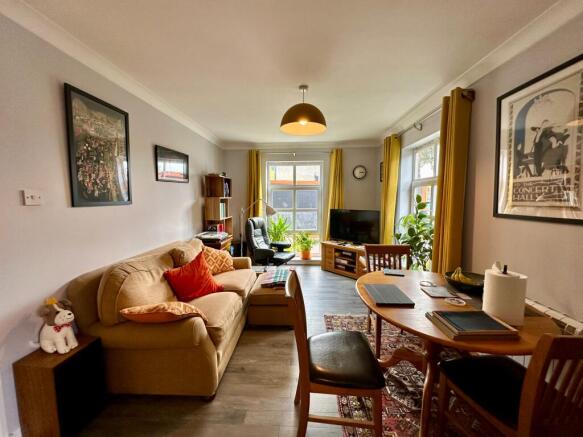 2 bed Flat to rent Image 7
