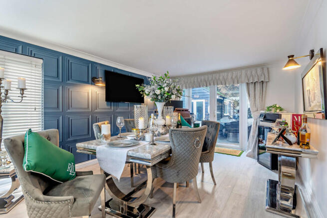 8674940-interior1...