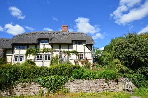 Hemhill, Lugwardine - 3 Bedroom Cottage with 2 Holiday Cottages