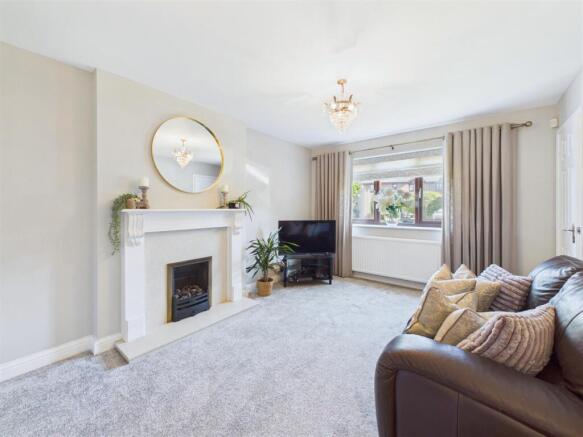 4 bed Detached for sale Image 8