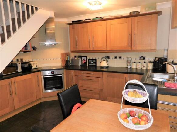 KITCHEN/DINING ROOM