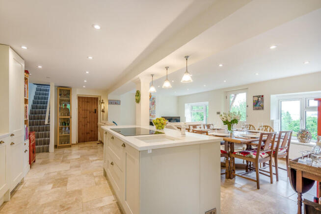 8690708-interior2...