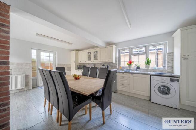 4 bed Detached for sale Image 6