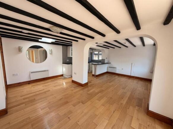 Entrance/Living/Diner