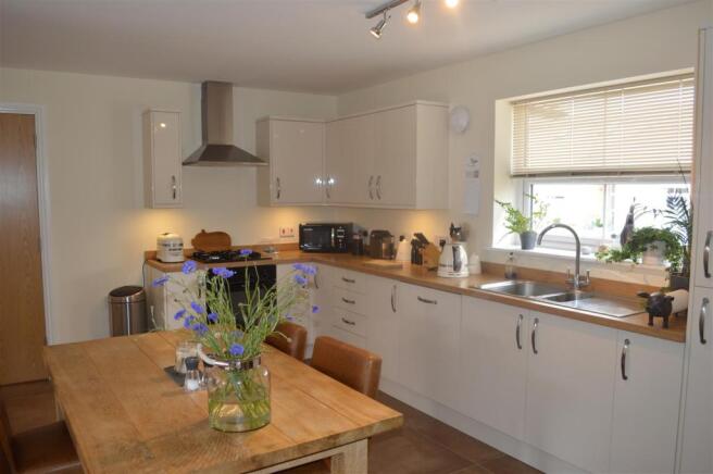 KITCHEN DINING ROOM