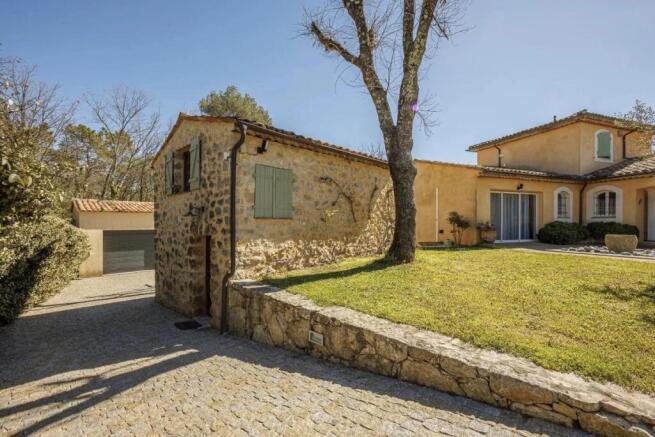 Photo 3