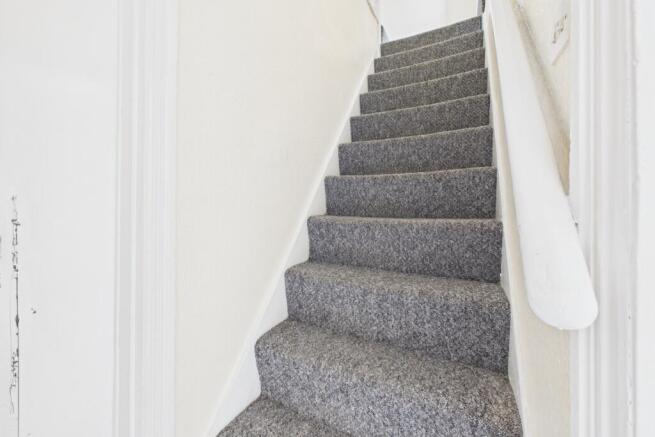 3 bed Terraced to rent Image 5