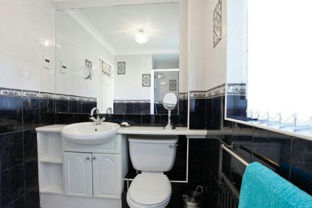 EN SUITE