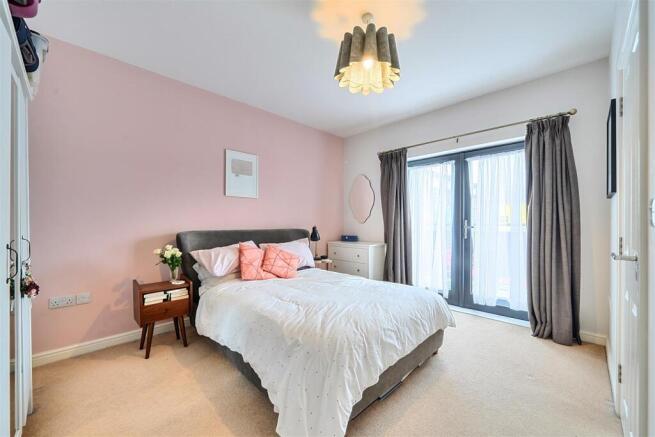 Fountain Court - Bed 1.jpg
