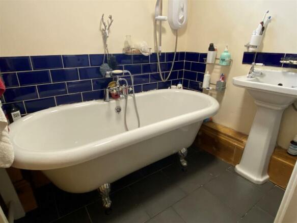 Bathroom.jpg
