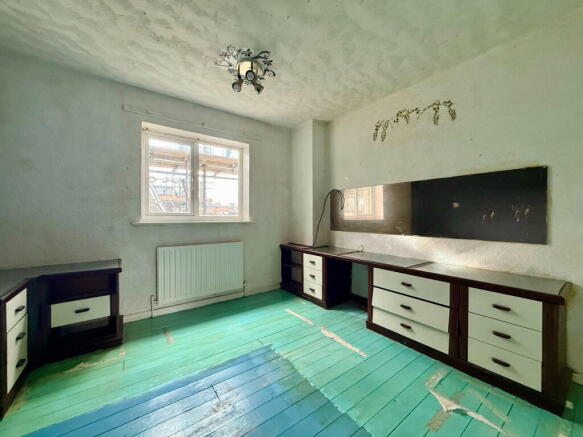 2 bed Flat for sale Image 7