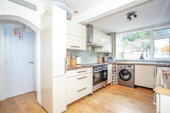 Kitchen 1.jpg