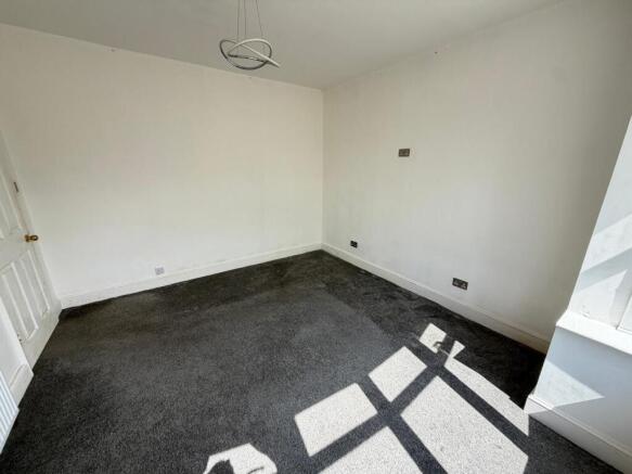 3 bed Semi-Detached for sale Image 6