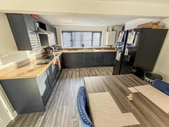 Kitchen/Breakfast Room