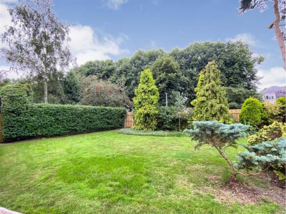3 bed Detached Bungalow to rent Image 11
