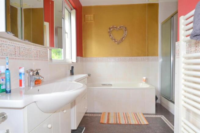 bathroom 2.JPG
