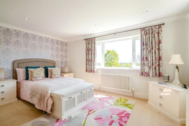 4 bed Detached for sale Image 12