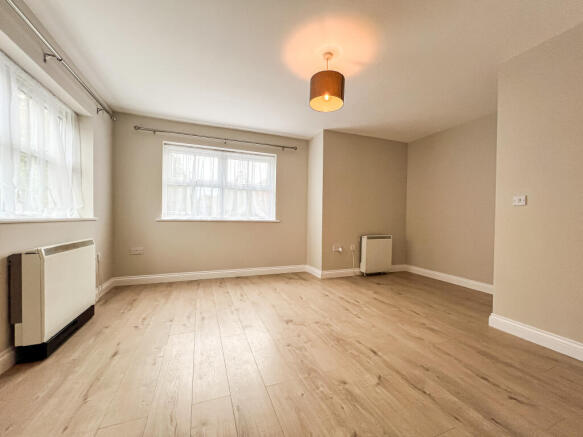 35 Kernal Road - living room
