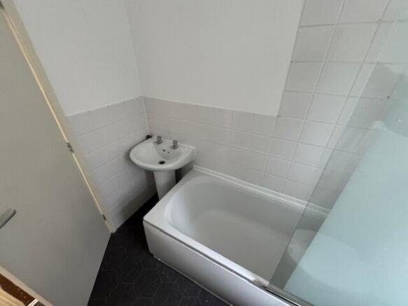 2 bed Terraced to rent Image 10