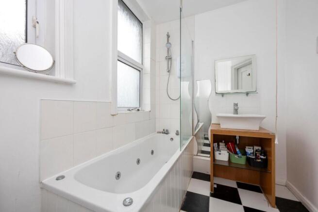 Leighton Road 30 BATHROOM.jpeg
