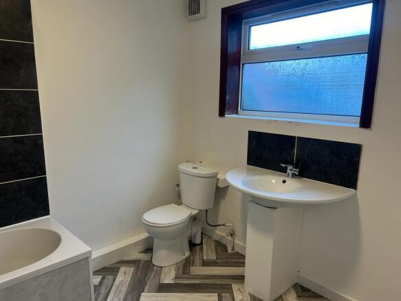2 bed Apartment to rent Image 5