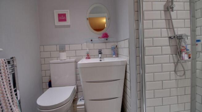 Ensuite to Bed 2