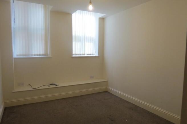3 bed Penthouse to rent Image 6