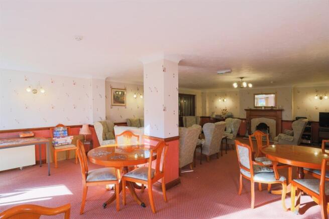 1 bed Retirement Property to rent Image 11
