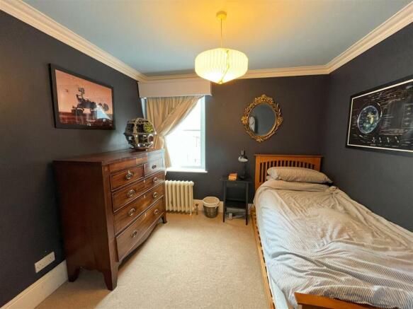 Bedroom 1-2.jpg