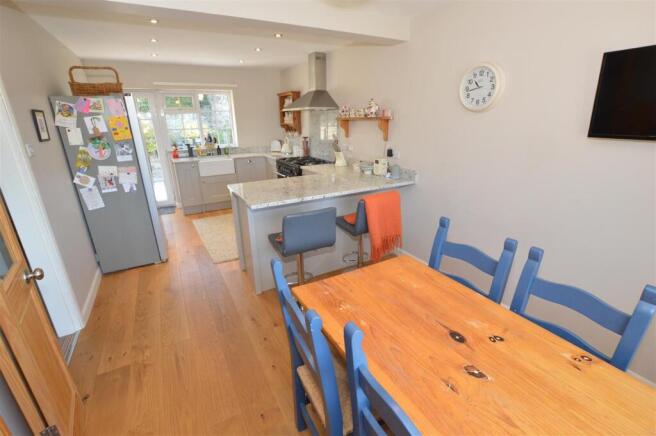 2 bed Detached to rent Image 2