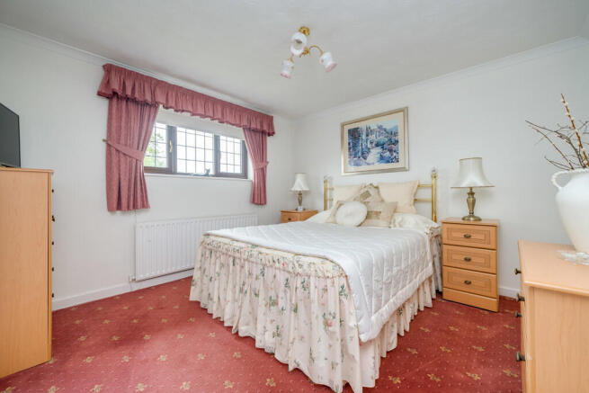 4 bed Detached for sale Image 12