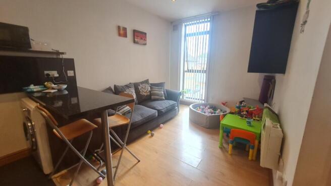 1 bed Flat to rent Image 4