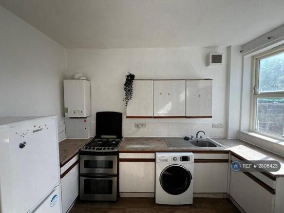 2 bed Terraced to rent Image 6
